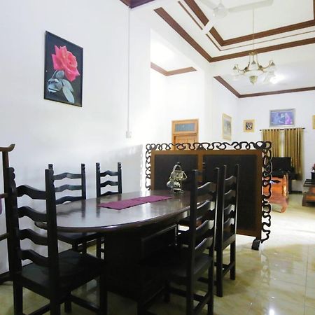 Alista Hotel Bondowoso ภายนอก รูปภาพ