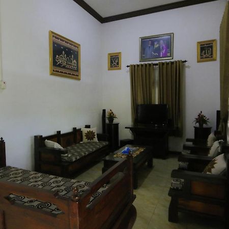 Alista Hotel Bondowoso ภายนอก รูปภาพ