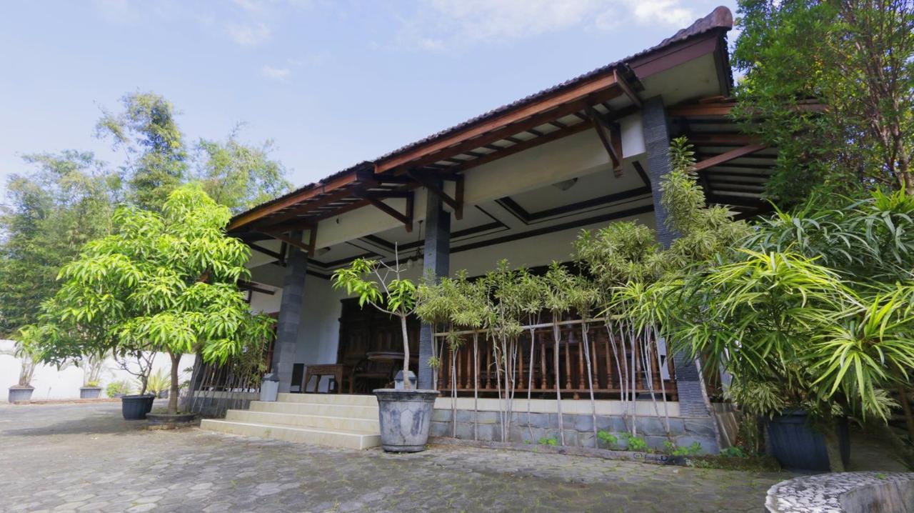 Alista Hotel Bondowoso ภายนอก รูปภาพ